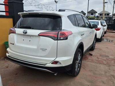 TOYOTA RAV4 2018 MODEL XLE