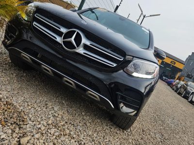 Mercedes Benz glc 2018 model. Panoramic roof