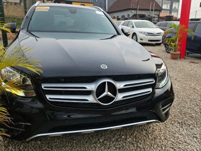 Mercedes Benz glc 2018 model. Panoramic roof