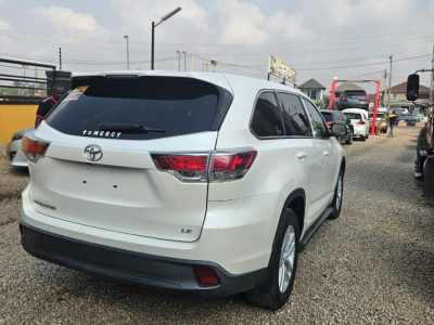 Toyota Highlander 2015 model v4, key, fabric interior, LE EDITION