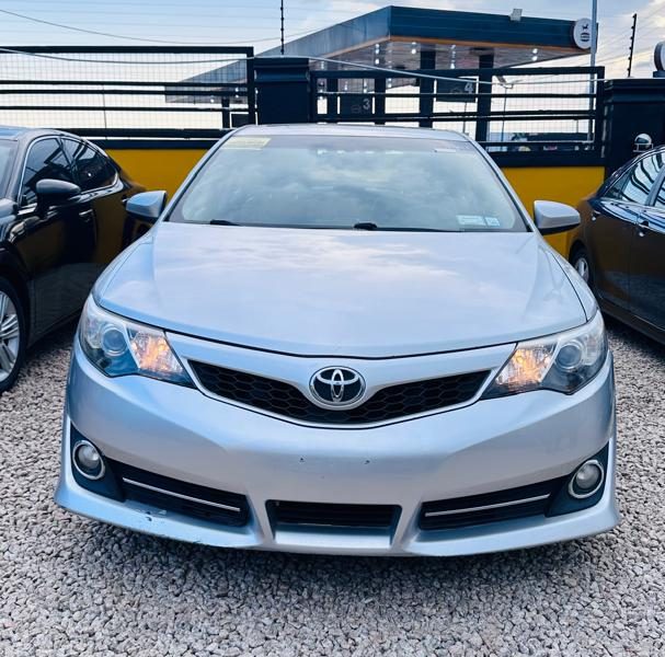 TOYOTA CAMRY SE 2012 MODEL