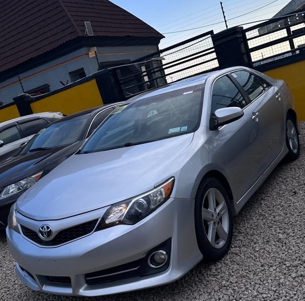 TOYOTA CAMRY SE 2012 MODEL